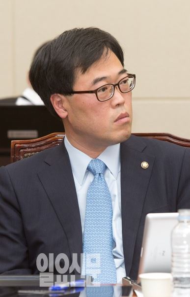 김기식 “Sk C&C-Sk 합병으로 최태원 일가 수십억 세테크 가능해져“ | 일요신문