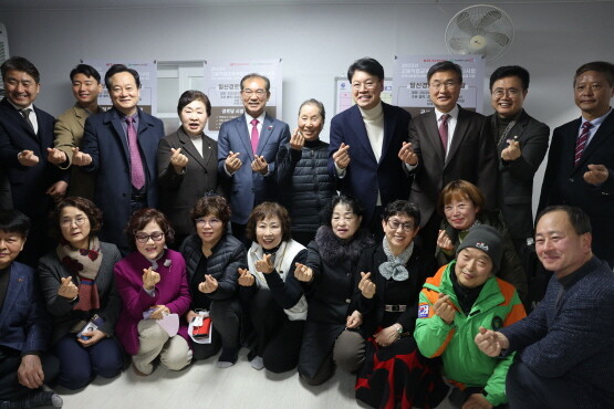 경남정보대, 사상구청과 함께 지역 경로당 리모델링 - 뉴스 썸네일 이미지