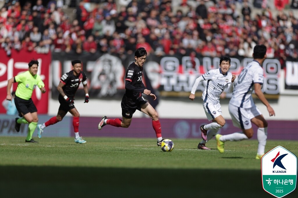 '무딘 최전방' 확인한 FC <b>서울</b>, <b>김천</b>과 0-0 <b>무승부</b>