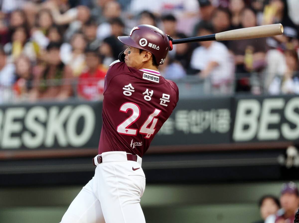 [인터뷰] 키움 <b>송성문</b> "성적 스스로 납득된다면 MLB 포스팅 도전"