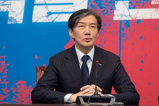 <b>조국</b> <b>사면</b> 두고 공세 수위 높이는 국힘…“범죄 <b>사면</b>자 컴백 캐스팅”