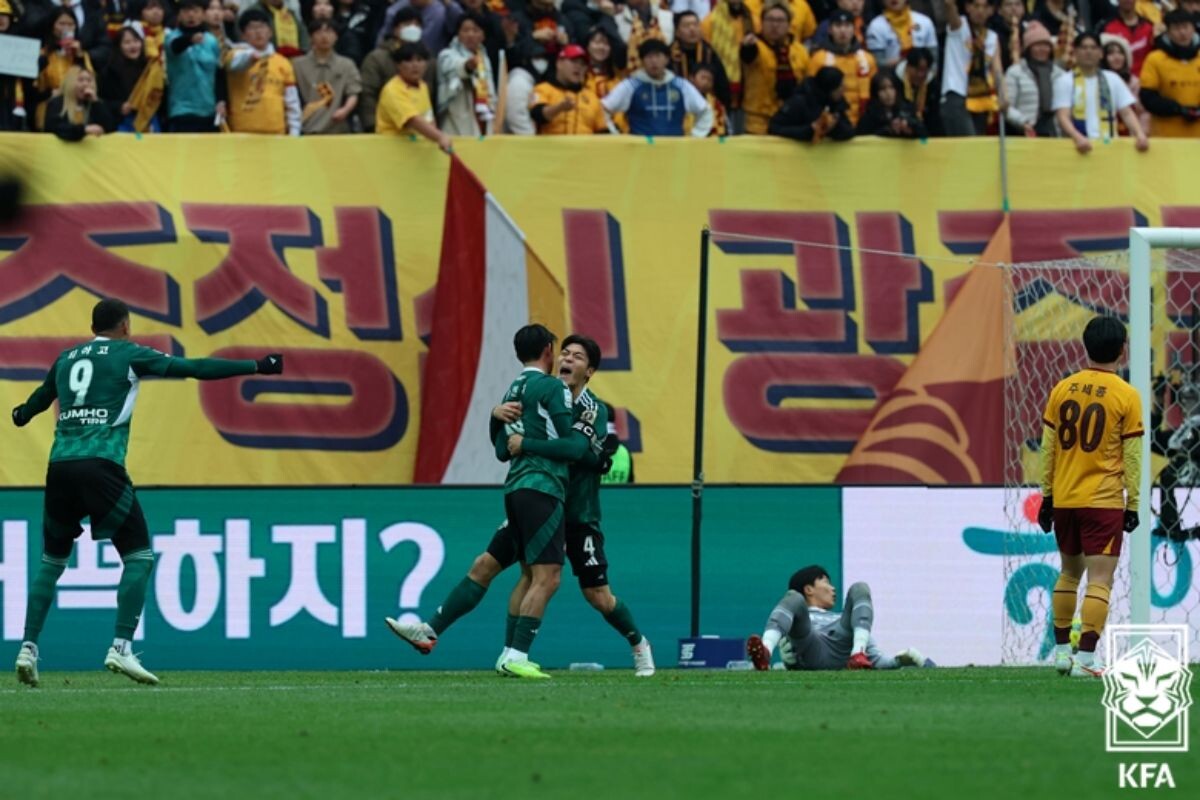'K리그·코리아컵 <b>우승</b>' <b>더블</b> 달성…<b>전북</b>, 연장 혈투 끝 광주에 2:1 승리