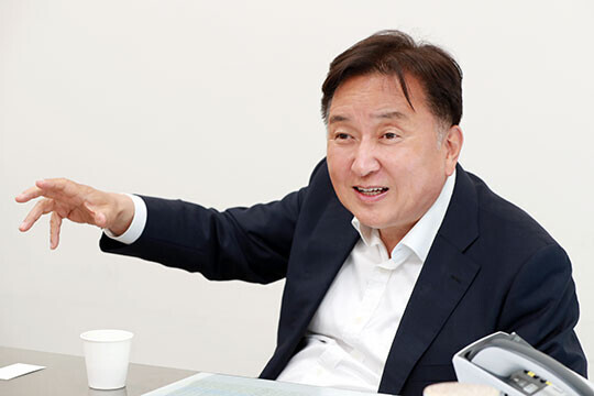‘지역 체육계 뇌물 수수’ 혐의 <b>김영환</b> 충북지사, 두 번째 경찰 출석