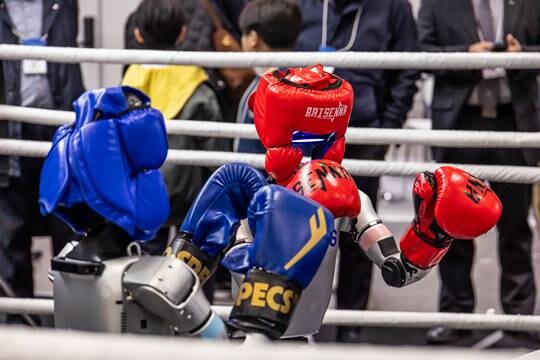 2차전지 공격 투자 고전...'범 GS가' 코스모그룹 로봇기업 상장으로 반... - 뉴스 썸네일 이미지