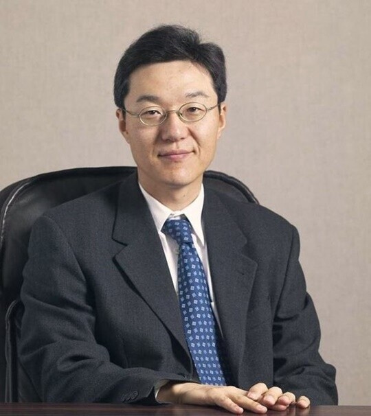 [단독] 농심그룹 삼남 신동익, 2년 6개월 만 메가마트 대표이사 복귀 - 뉴스 썸네일 이미지