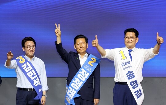 정청래 <b>고향</b>에서 <b>김민석</b> 기선 제압…민주당 당권전쟁 점입가경