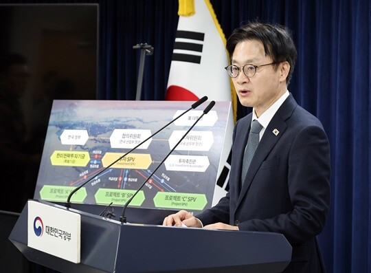 대미 투자 압박에 통상 수장은 공백…<b>김정관</b> 장관 <b>긴급 미국행</b>