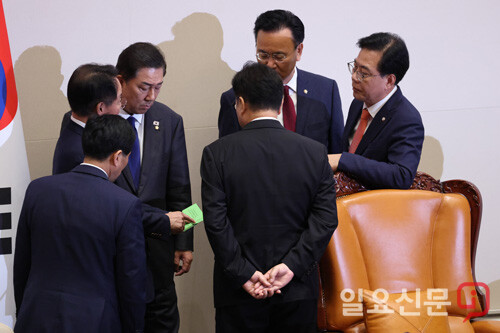 <b>국회</b> 본회의 무기명 <b>투표 논란</b>